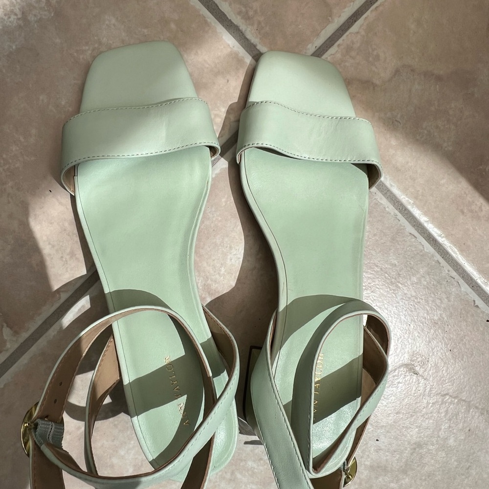 Ann Taylor Size 9 Mint Green Women's Sandals